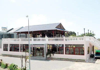 Nhà hàng Bình Minh – Một trong hệ thống 5 nhà hàng trong khu du lịch với sức chứa 400 khách từ đây du khách có thể ngắm toàn cảnh TP. Vũng Tàu, sân bay Vũng Tàu. Nhà hàng Bình Minh – Một trong hệ thống 5 nhà hàng trong khu du lịch với sức chứa 400 khách từ đây du khách có thể ngắm toàn cảnh TP. Vũng Tàu, sân bay Vũng Tàu.
