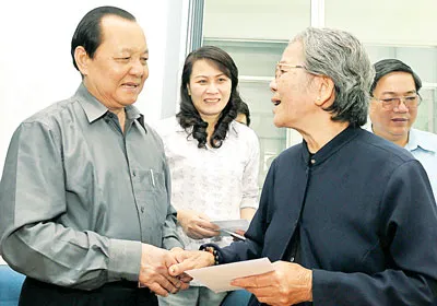 Chăm lo tết đồng bào dân tộc thiểu số, người nghèo