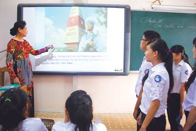 Students of Le Quy Don Gifted Senior High School enjoy history classes in which they will learn about the country’s Sea and Islands in general and the province in particular (Photo: SGGP) Students of Le Quy Don Gifted Senior High School enjoy history classes in which they will learn about the country’s Sea and Islands in general and the province in particular (Photo: SGGP)