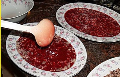 People should not eat blood paste to prevent the Streptococcus Suis virus from pigs People should not eat blood paste to prevent the Streptococcus Suis virus from pigs