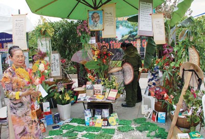 A gallery of poetry at Poetry Day of Vietnam in Ho Chi Minh City (photo SGGP) A gallery of poetry at Poetry Day of Vietnam in Ho Chi Minh City (photo SGGP)