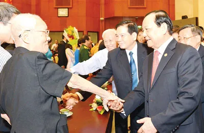 Xây dựng TPHCM văn minh, hiện đại, nghĩa tình
