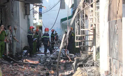 TPHCM: Cháy 8 căn nhà do nghi đốt vàng mã