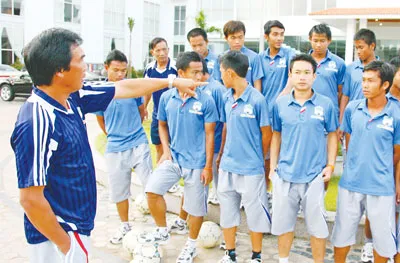 Từ sự ra đời của CLB Hoàng Anh Gia Lai Attapeu (Lào) - Khởi sự một tham vọng