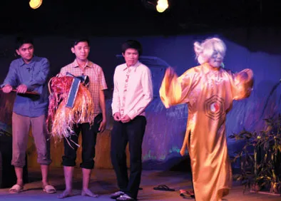 Cảnh trong vở 3-5-7. Cảnh trong vở 3-5-7.