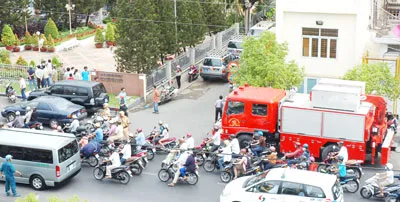 Đến đầu giờ chiều con hẻm 384 Nam Kỳ Khởi Nghĩa, nơi xảy ra sự việc, vẫn đang được phong tỏa phục vụ công tác điều tra. Ảnh: Nguyễn Nhân Đến đầu giờ chiều con hẻm 384 Nam Kỳ Khởi Nghĩa, nơi xảy ra sự việc, vẫn đang được phong tỏa phục vụ công tác điều tra. Ảnh: Nguyễn Nhân