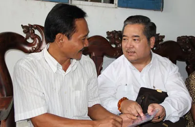 Nghệ sĩ Khánh Hoàng và con trai anh hùng Đồng Đen