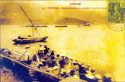 Đà Nẵng - Phu lên bờ ở bến Courbet Đà Nẵng - Phu lên bờ ở bến Courbet