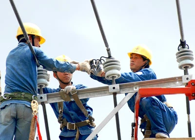 Cổ phần hóa các công ty, tập đoàn nhà nước trong đó có Tập đoàn Điện lực là yêu cầu của quá trình tái cấu trúc. Cổ phần hóa các công ty, tập đoàn nhà nước trong đó có Tập đoàn Điện lực là yêu cầu của quá trình tái cấu trúc.