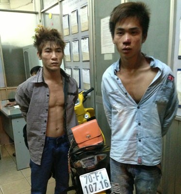 Two street robbers recently arrested in Ho Chi Minh City (Photo: SGGP) Two street robbers recently arrested in Ho Chi Minh City (Photo: SGGP)