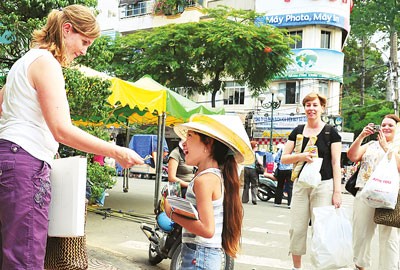 Foreign visitors in HCMC (Photo: SGGP) Foreign visitors in HCMC (Photo: SGGP)