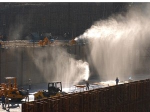 A hydropower plant under construction along the Dong Nai River (Illustrative photo: VNA) A hydropower plant under construction along the Dong Nai River (Illustrative photo: VNA)