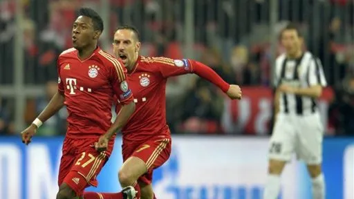 Hậu vệ David Alaba (trái, Bayern Munich) - tác giả bàn thắng vào lưới Juventus ngay ở phút đầu tiên của trận đấu.