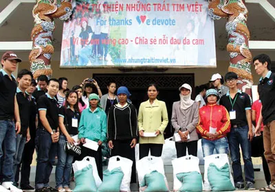 Những trái tim Việt