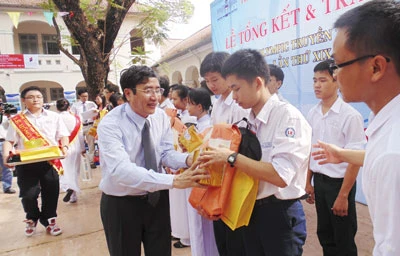 Kỳ thi Olympic truyền thống 30-4 lần thứ 19: Trường THPT chuyên Lê Hồng Phong đoạt giải nhất toàn đoàn