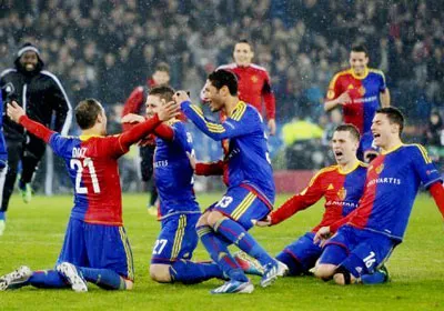 Các cầu thủ Basel vui mừng sau khi giành chiến thắng 4 - 1 trong loạt sút luân lưu trước Tottenham. Ảnh: AFP Các cầu thủ Basel vui mừng sau khi giành chiến thắng 4 - 1 trong loạt sút luân lưu trước Tottenham. Ảnh: AFP