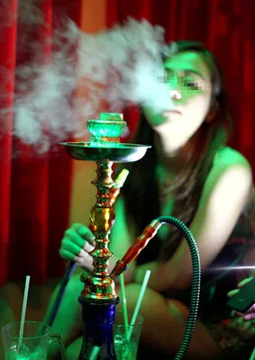 Con gái cũng ghiền Shisha. Con gái cũng ghiền Shisha.
