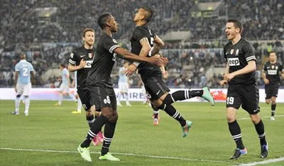 Thắng Lazio 2 - 0, Juventus thẳng tiến về đích