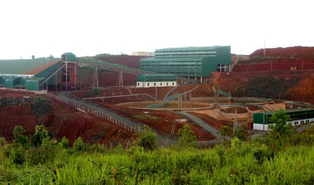 A bauxite ore classification and cleaning workshop at the Tan Rai Bauxite Mining Plant in Lam Dong Province (Photo: VNA/VNS) A bauxite ore classification and cleaning workshop at the Tan Rai Bauxite Mining Plant in Lam Dong Province (Photo: VNA/VNS)