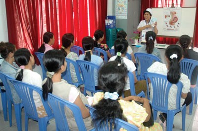 Pregnant women listen to health care advise during pregnancy in Tu Du Maternity Hospital. Surrogate pregnancy is scientific achievement and fulfills the desire of women to become a mother (Photo: SGGP) Pregnant women listen to health care advise during pregnancy in Tu Du Maternity Hospital. Surrogate pregnancy is scientific achievement and fulfills the desire of women to become a mother (Photo: SGGP)