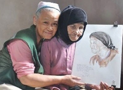 Painter Dang Ai Viet (L) (photo: SGGP) Painter Dang Ai Viet (L) (photo: SGGP)