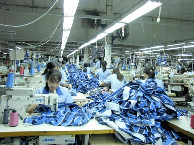 Workers make clothes for EU market at Garmex Saigon Company. (Photo: SGGP) Workers make clothes for EU market at Garmex Saigon Company. (Photo: SGGP)