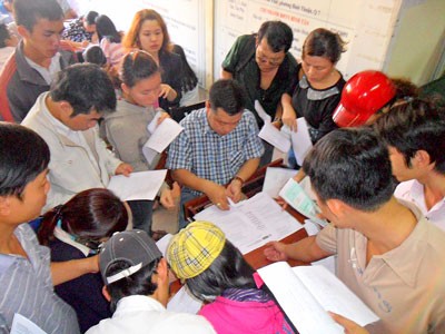 Unemployed people register to receive benefit ( File photo: SGGP) Unemployed people register to receive benefit ( File photo: SGGP)