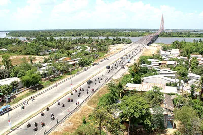 Cần Thơ đang gấp rút hoàn thành hệ thống đường dẫn cầu Cần Thơ để tạo giao thông thông suốt. Ảnh: DUY KHƯƠNG Cần Thơ đang gấp rút hoàn thành hệ thống đường dẫn cầu Cần Thơ để tạo giao thông thông suốt. Ảnh: DUY KHƯƠNG