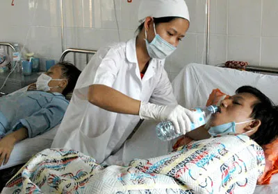 Dư thừa lao động ngành y dược: Lỗi tại ai?