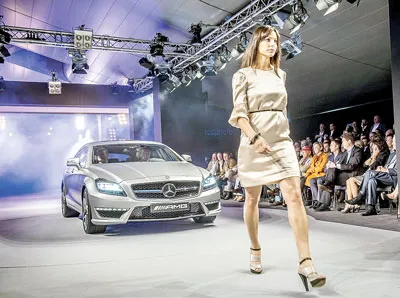 CLS63 AMG được ra mắt trong một đêm hội thời trang CLS63 AMG được ra mắt trong một đêm hội thời trang