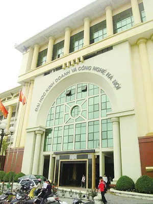 Trường ĐH Kinh doanh và Công nghệ Hà Nội.