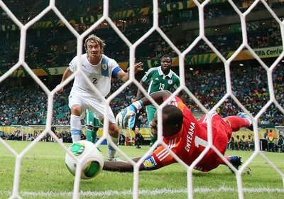 Confederations Cup 2013 - Bảng B: Uruguay thắng Nigeria 2 - 1