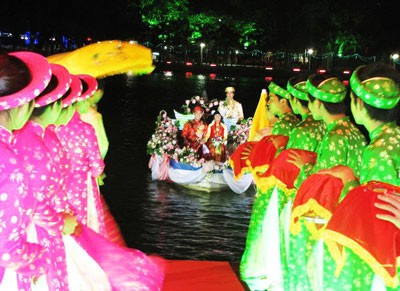 A traditional Vietnamese wedding ceremony at Dam Sen park (Photo: SGGP) A traditional Vietnamese wedding ceremony at Dam Sen park (Photo: SGGP)