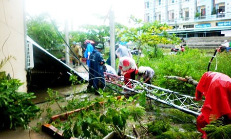 Heavy rains and strong winds have damaged property in Ca Mau Province over the last few days (File photo: SGGP) Heavy rains and strong winds have damaged property in Ca Mau Province over the last few days (File photo: SGGP)