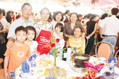 Ba thế hệ gia đình cùng tham gia cuộc thi Ba thế hệ gia đình cùng tham gia cuộc thi