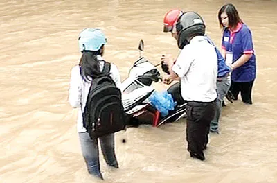 Sinh viên tình nguyện trải nghiệm trong những ngày tiếp sức mùa thi ảnh 5 Sinh viên tình nguyện trải nghiệm trong những ngày tiếp sức mùa thi ảnh 5