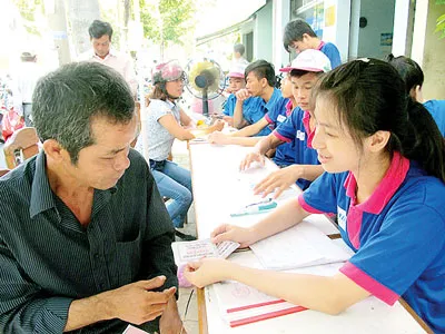 Sinh viên tình nguyện trải nghiệm trong những ngày tiếp sức mùa thi ảnh 4 Sinh viên tình nguyện trải nghiệm trong những ngày tiếp sức mùa thi ảnh 4