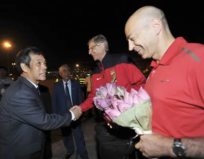 Sau chuyến du đấu Việt Nam của Arsenal - Vừng ơi, mở ra!
