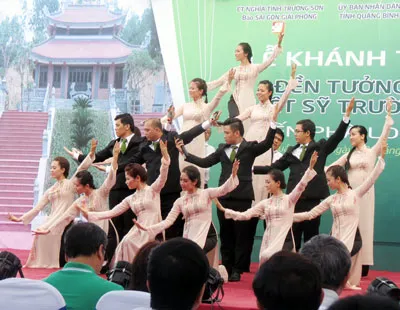 Chương trình văn nghệ phục vụ buổi lễ. Ảnh: Minh Phong Chương trình văn nghệ phục vụ buổi lễ. Ảnh: Minh Phong