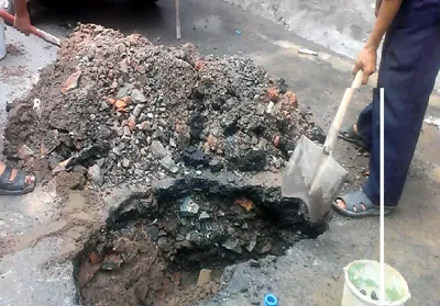 Hiện trường hố sụt lún tại giao lộ Huỳnh Văn Bánh - Đặng Văn Ngữ