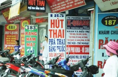 Không ít trẻ vị thành niên có thai đã tìm tới các phòng khám tư nhân để phá thai, gây hậu quả nghiêm trọng cho sức khỏe. Không ít trẻ vị thành niên có thai đã tìm tới các phòng khám tư nhân để phá thai, gây hậu quả nghiêm trọng cho sức khỏe.