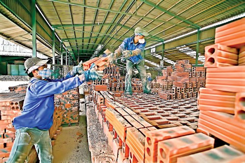 Building materials industry needs more support to overcome difficulties. (Photo: SGGP) Building materials industry needs more support to overcome difficulties. (Photo: SGGP)
