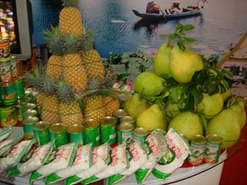 Enterprises pledge to provide clean and safe foods to city's markets. (Photo: KK) Enterprises pledge to provide clean and safe foods to city's markets. (Photo: KK)