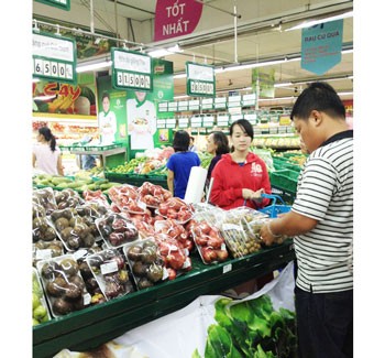 Various foods in supermarket are wrapped in plastic wrapper Various foods in supermarket are wrapped in plastic wrapper