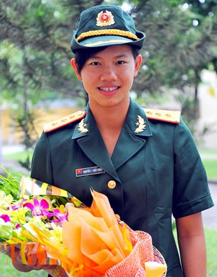 Athlete Anh Vien bestowed title of Senior Lieutenant ảnh 1 Athlete Anh Vien bestowed title of Senior Lieutenant ảnh 1