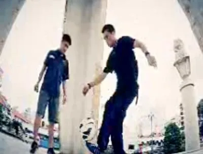 Trổ tài tâng bóng để giành giải du lịch Tây Ban Nha