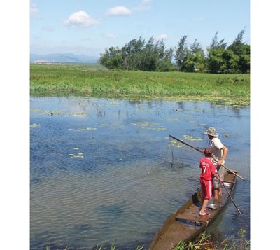 A paddy field in Gia Ninh Commune of Quang Ninh District in Quang Binh Province is now a lake for catching fish (Photo: SGGP) A paddy field in Gia Ninh Commune of Quang Ninh District in Quang Binh Province is now a lake for catching fish (Photo: SGGP)