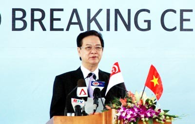 PM Nguyen Tan Dung speaks at the groundbreaking ceremony of the 5th Vietnam-Singapore Industrial Park (Photo: SGGP) PM Nguyen Tan Dung speaks at the groundbreaking ceremony of the 5th Vietnam-Singapore Industrial Park (Photo: SGGP)
