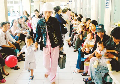 The Children Hospital in HCMC is overloaded. Building additional four new hospitals will ease pressure (Photo: SGGP) The Children Hospital in HCMC is overloaded. Building additional four new hospitals will ease pressure (Photo: SGGP)