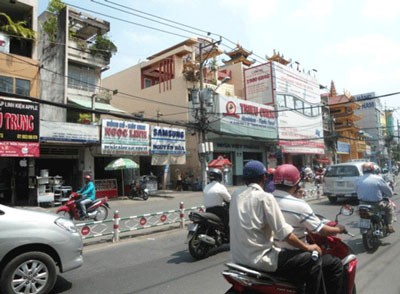 Hoang Van Thu Street where businesses partake in the city's promotion program Hoang Van Thu Street where businesses partake in the city's promotion program